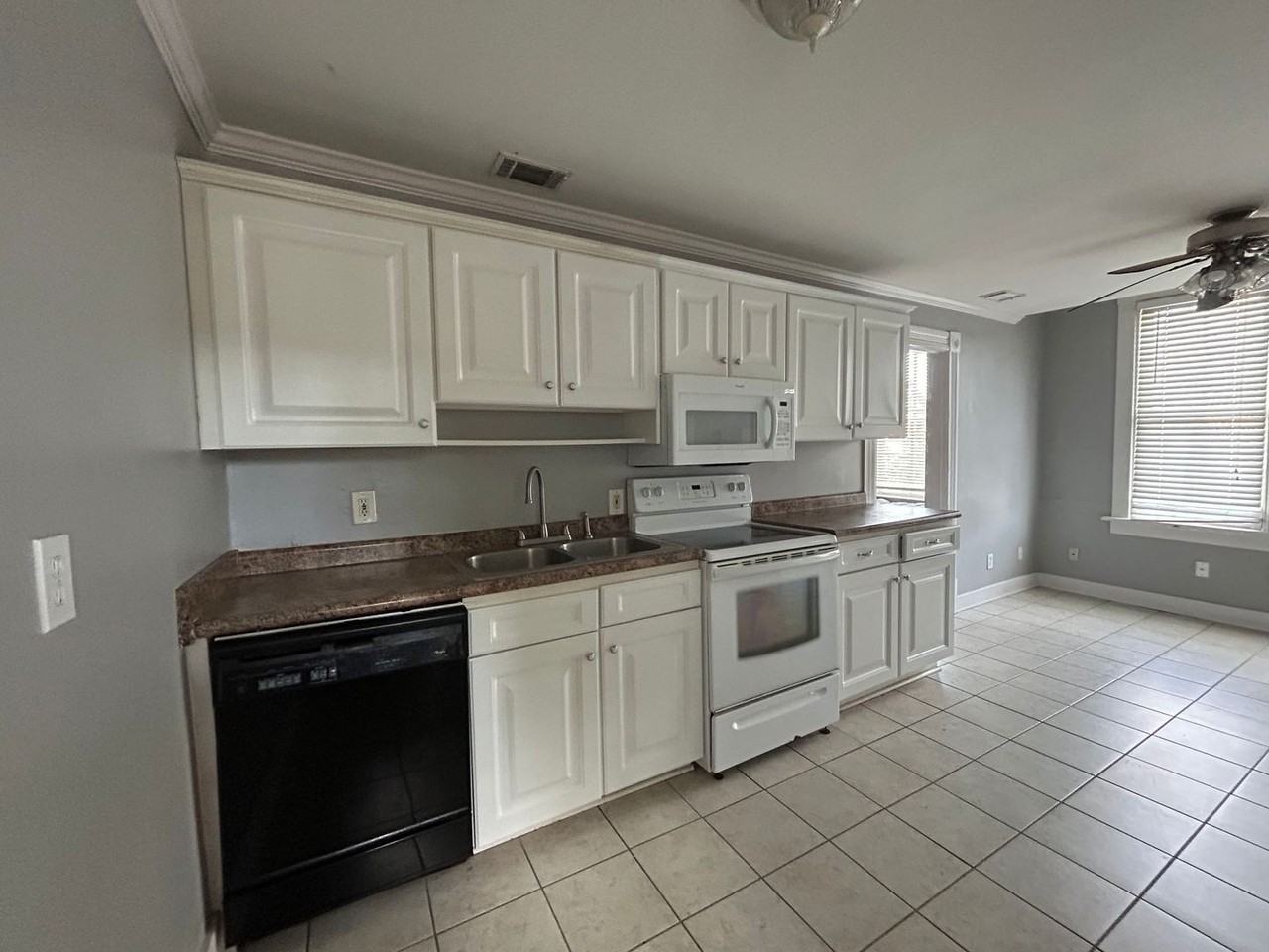 1114 Lincoln St - Photo 6 of 20