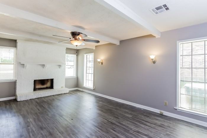2953 Woodforest Ln - Photo 4 of 11