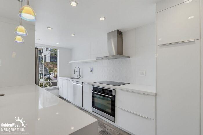 1669 Guy St - Photo 4 of 19
