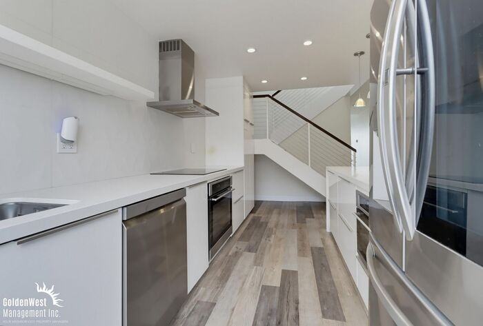 1669 Guy St - Photo 5 of 19