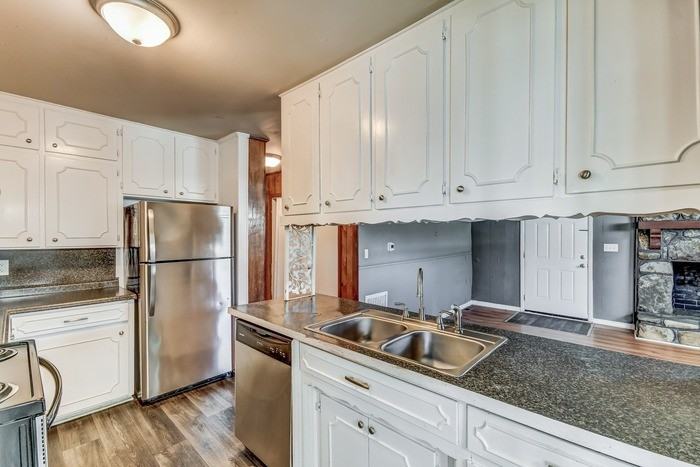 1008 Minor Dr - Photo 5 of 11