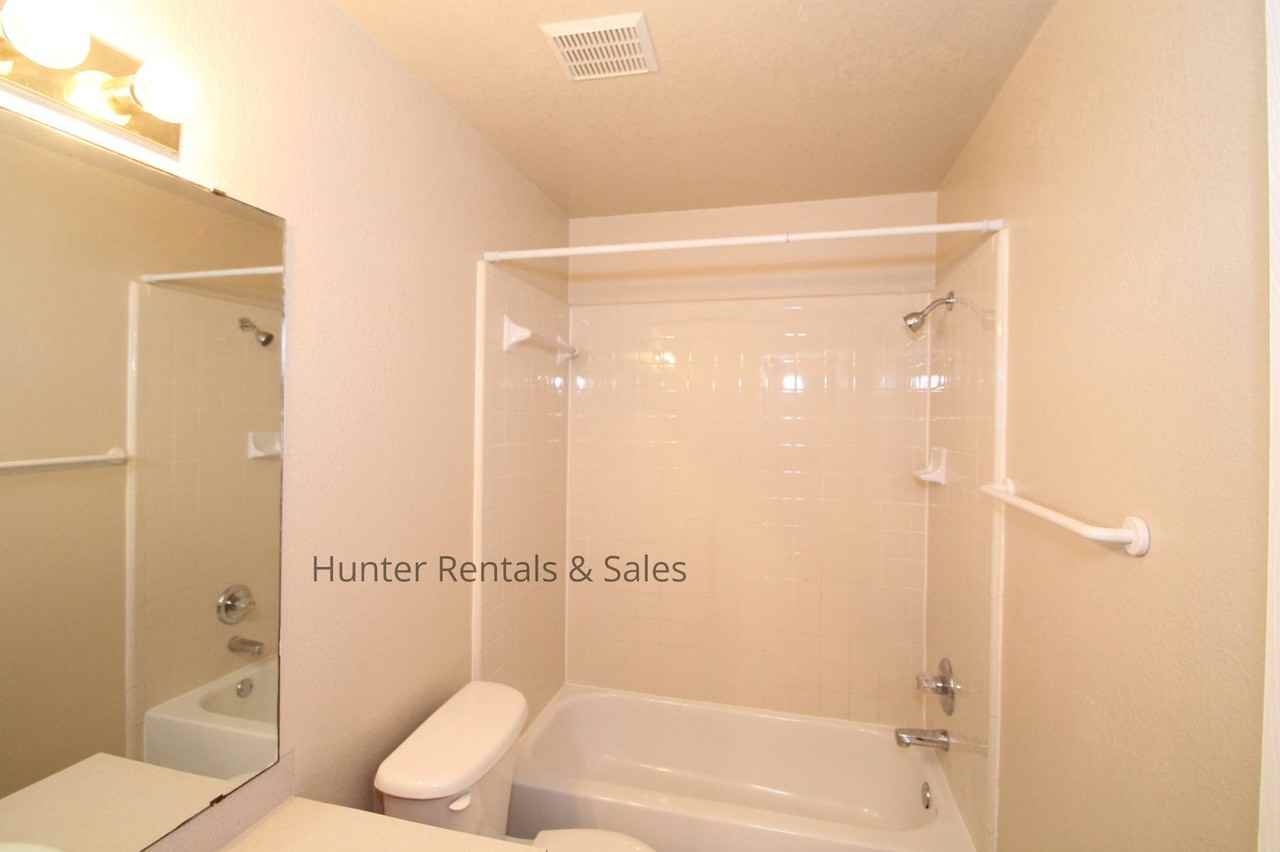 4203 Alan Kent Dr Apt D - Photo 3 of 14
