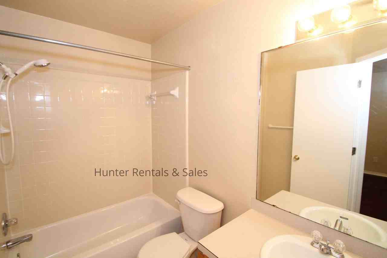 4203 Alan Kent Dr Apt D - Photo 4 of 14