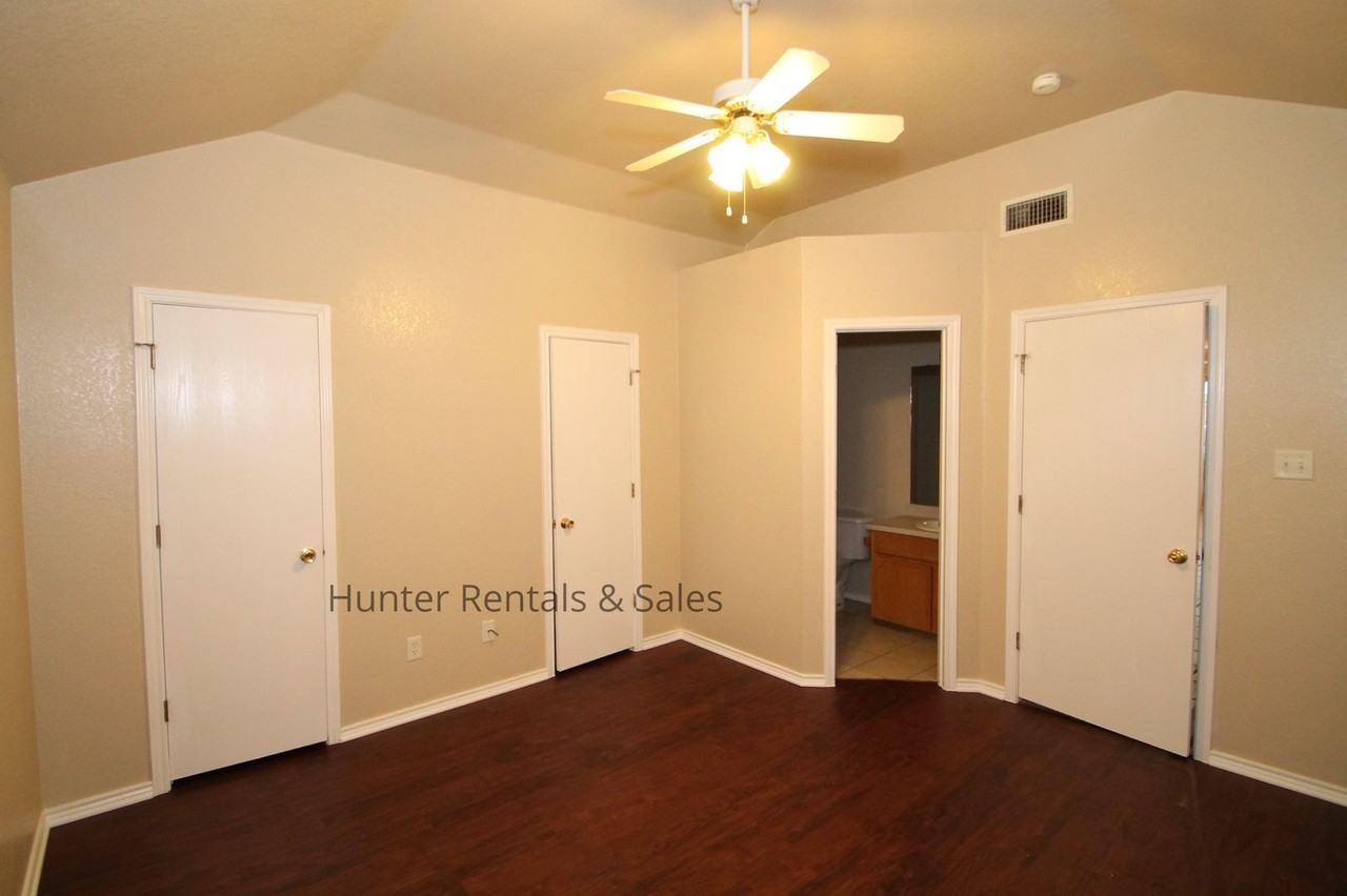 4203 Alan Kent Dr Apt D - Photo 6 of 14
