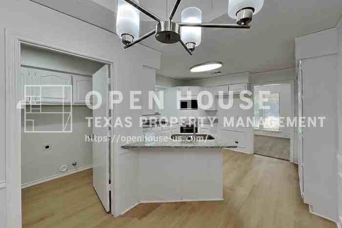3213 Sugarbush Dr - Photo 6 of 23
