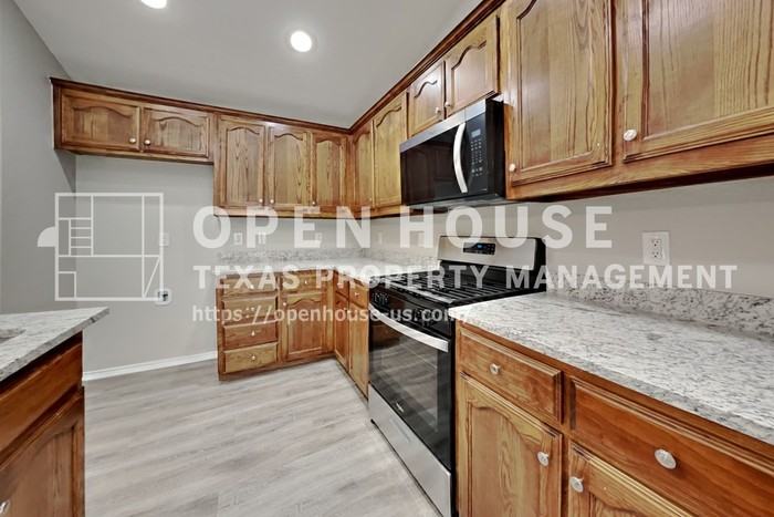 2128 Ingrid Ln - Photo 7 of 20