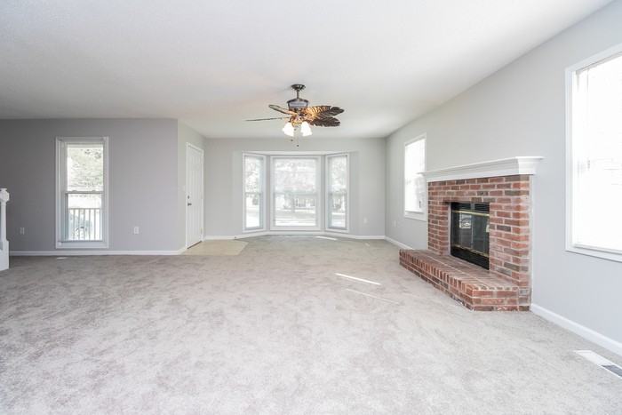 120 Suffolk Dr - Photo 2 of 8