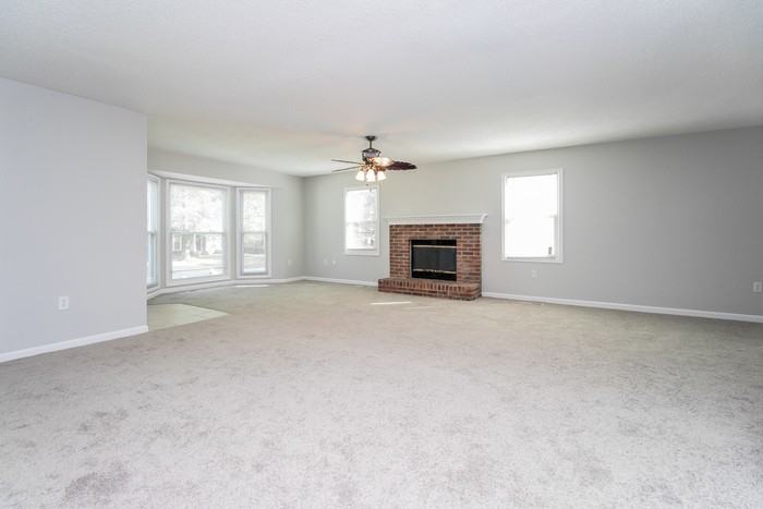 120 Suffolk Dr - Photo 3 of 8