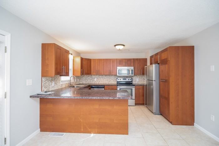 120 Suffolk Dr - Photo 5 of 8
