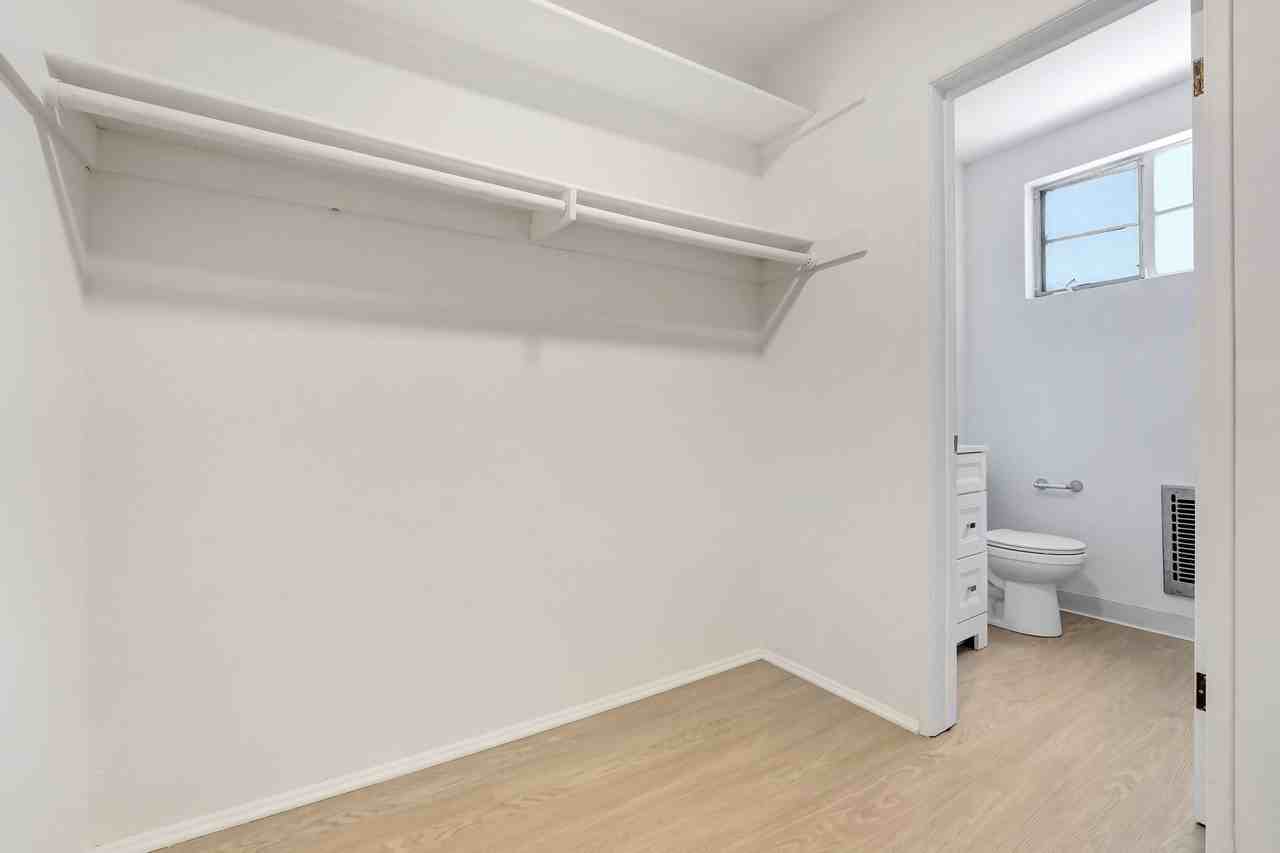 10906 Santa Monica Blvd, prime Westwood! - Photo 3 of 5