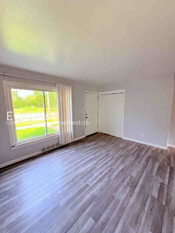 15378 Meyers Rd - Photo 3 of 26