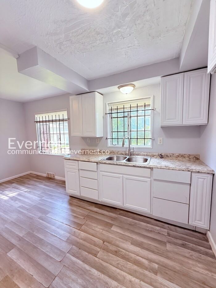 15378 Meyers Rd - Photo 6 of 26