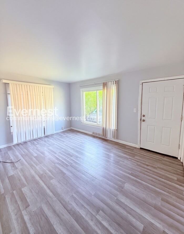 15378 Meyers Rd - Photo 7 of 26