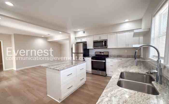2044 Saulsbury Pl - Photo 3 of 33