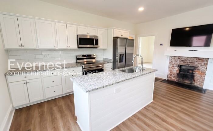 3646 Crompton St - Photo 2 of 21