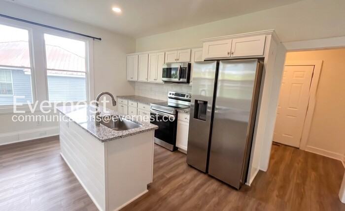 3646 Crompton St - Photo 4 of 21