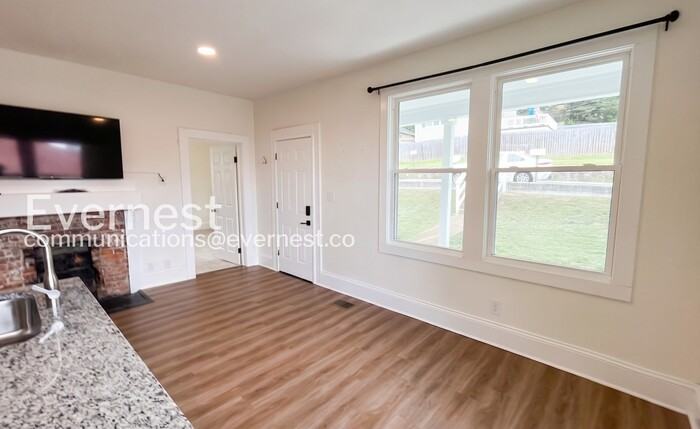 3646 Crompton St - Photo 7 of 21