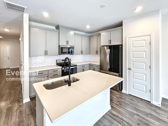 329 Victoria Dr - Photo 2 of 24
