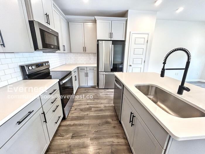 329 Victoria Dr - Photo 3 of 24