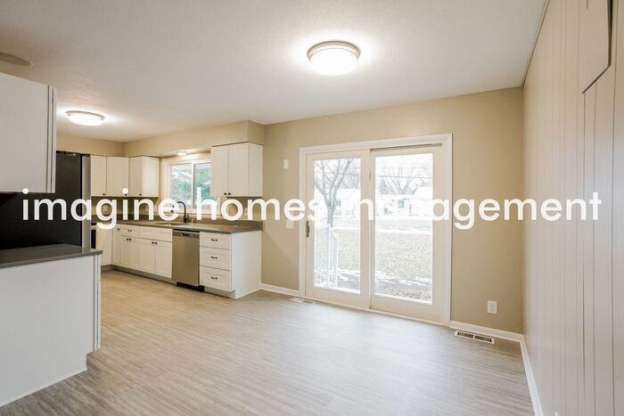 172 150th St W - Photo 4 of 14