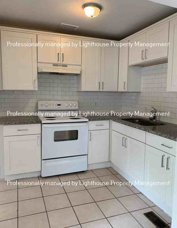 7544 Wilder Ave - Photo 7 of 14