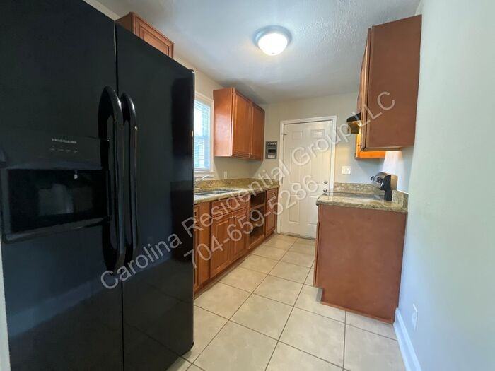 405 Plymouth Ave - Photo 4 of 15