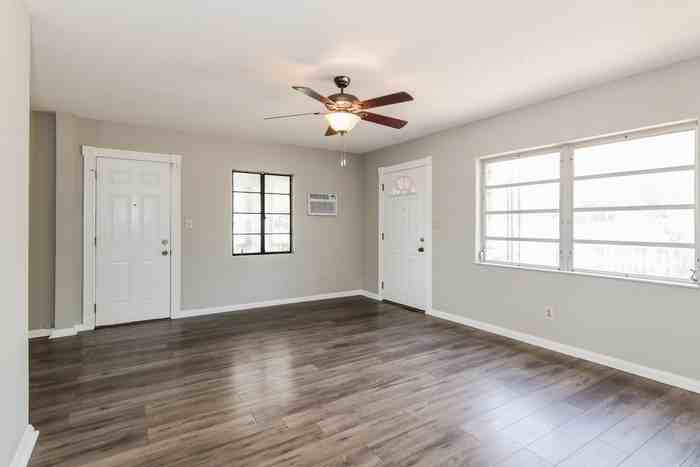 402 Ariana Ave - Photo 4 of 15