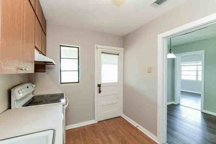 402 Ariana Ave - Photo 7 of 15