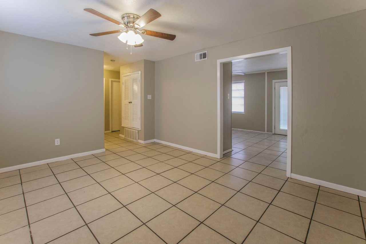840 N 59th St - Photo 2 of 9