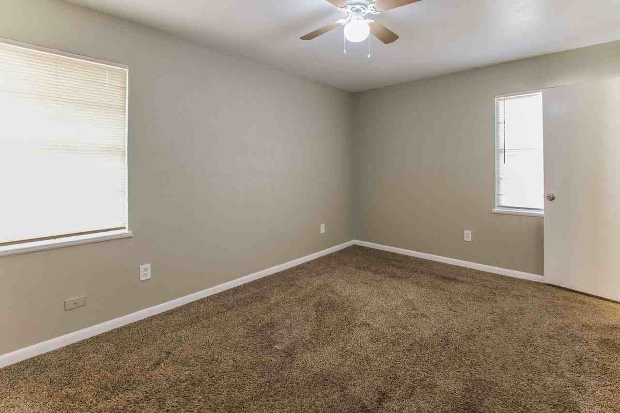 840 N 59th St - Photo 4 of 9