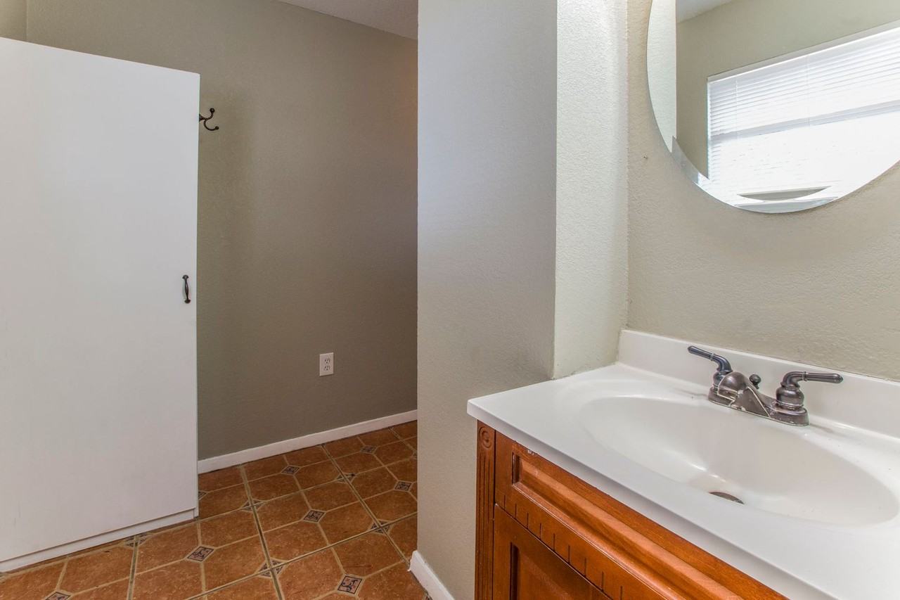 840 N 59th St - Photo 5 of 9