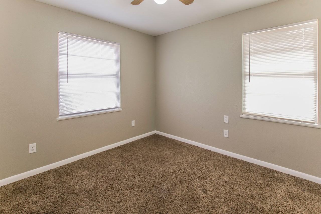 840 N 59th St - Photo 7 of 9