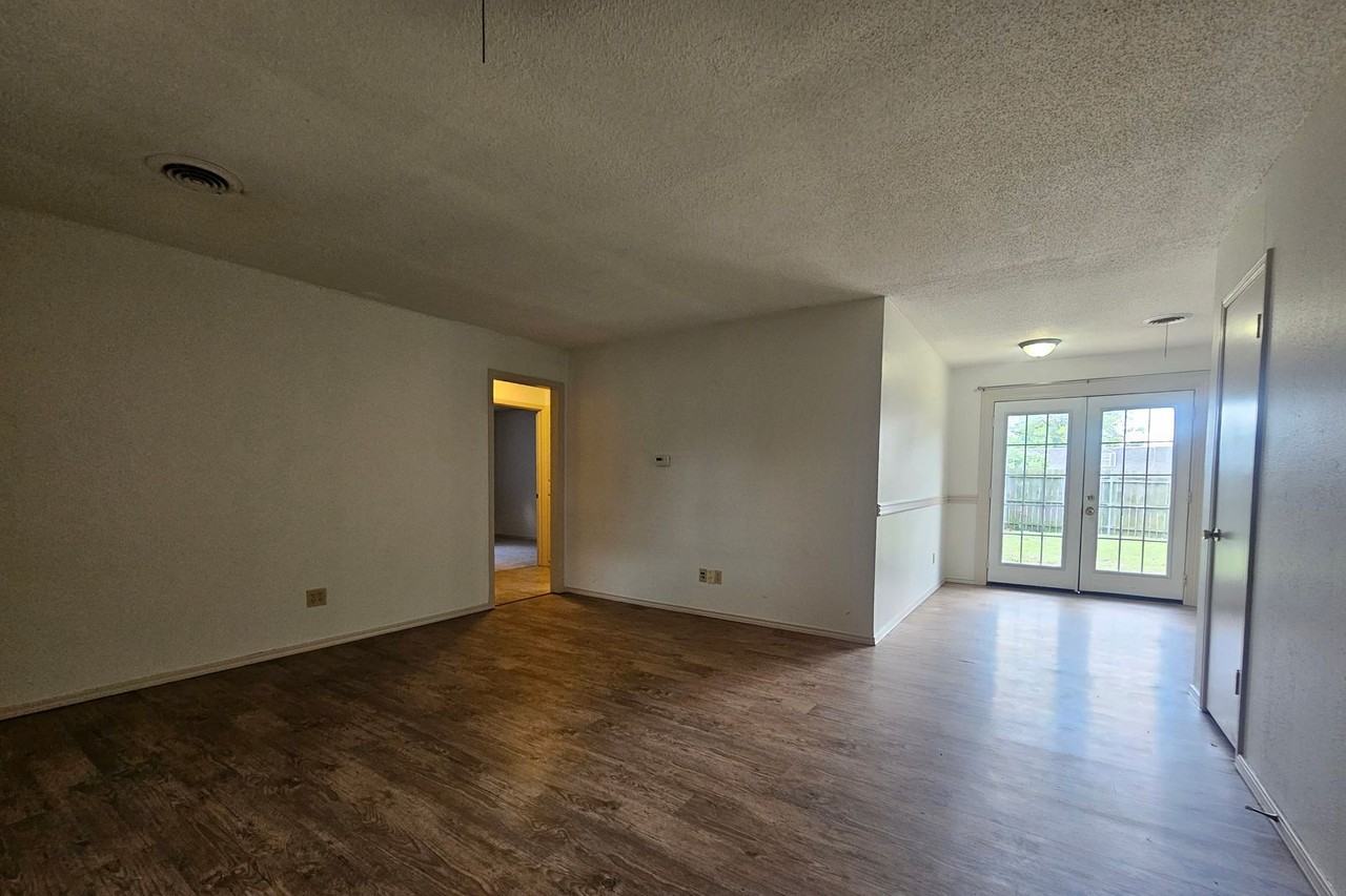 993 Barkley Cir - Photo 2 of 12