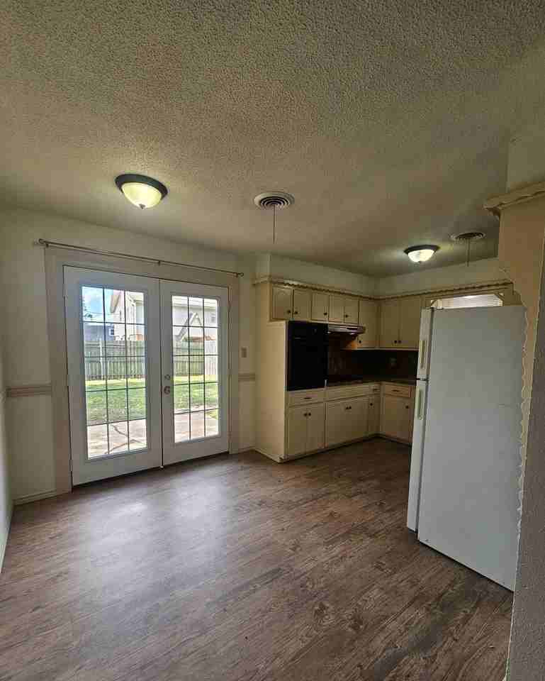 993 Barkley Cir - Photo 3 of 12