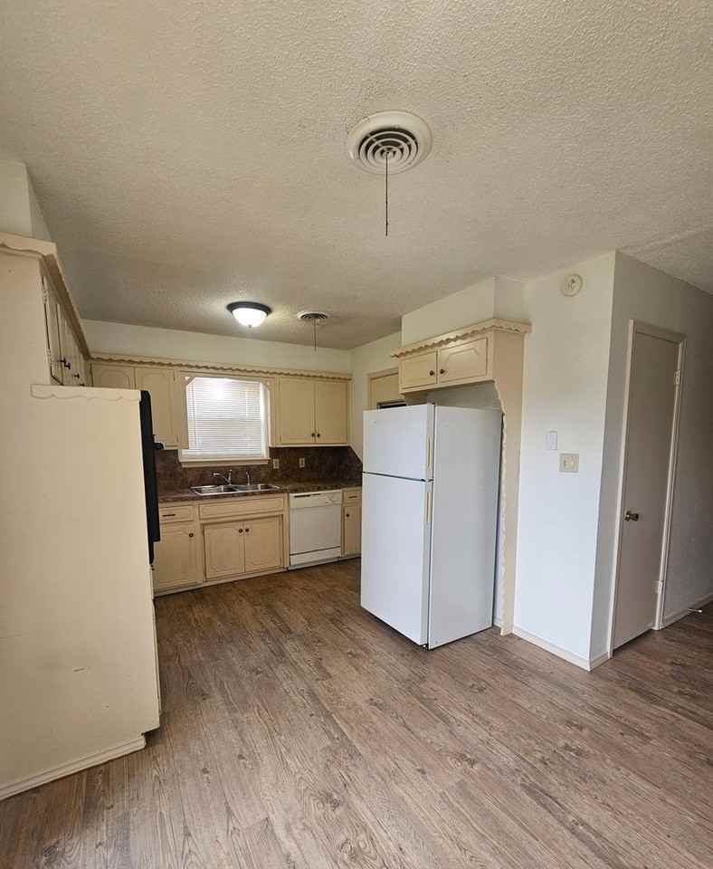 993 Barkley Cir - Photo 4 of 12