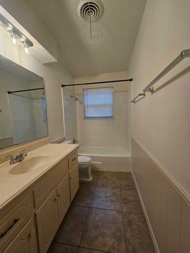 993 Barkley Cir - Photo 7 of 12