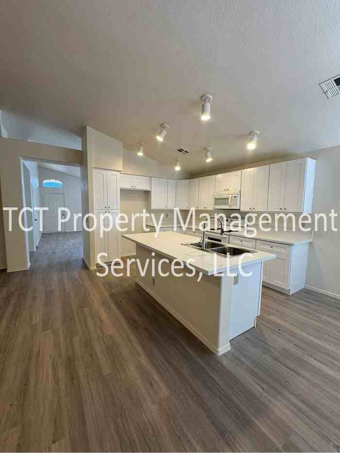 6464 E Russell St - Photo 4 of 19