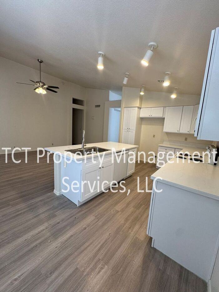 6464 E Russell St - Photo 5 of 19