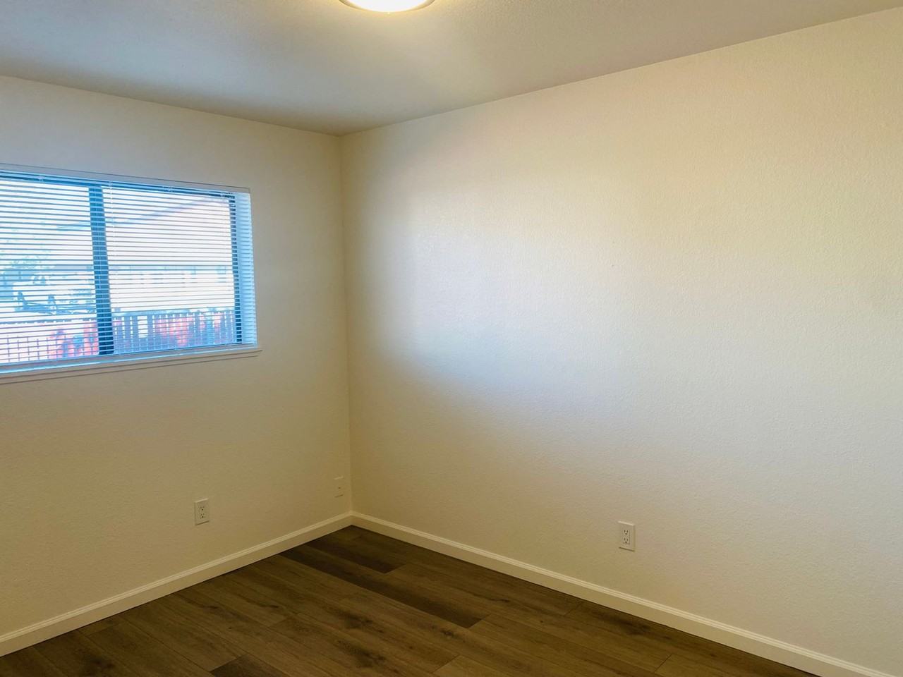 433 Timothy Way - Photo 4 of 7