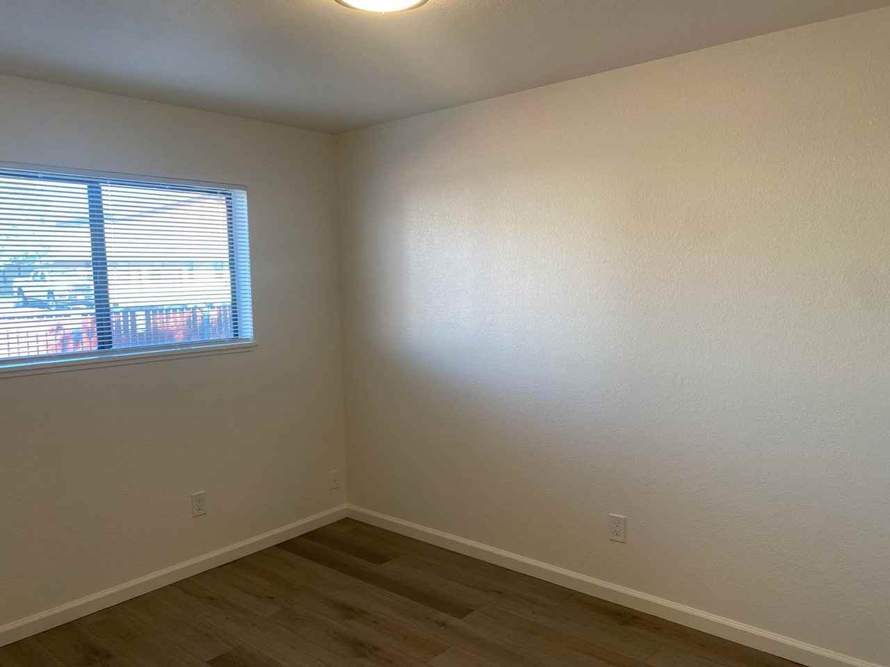 433 Timothy Way - Photo 5 of 7