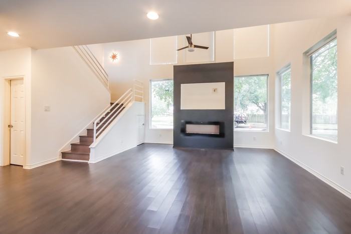 10518 Moorcreek Dr - Photo 4 of 25