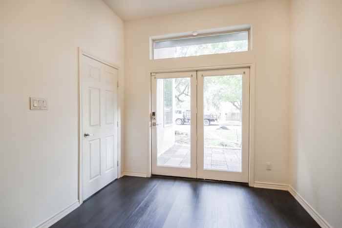 10518 Moorcreek Dr - Photo 6 of 25