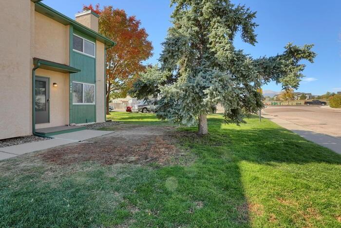 2488 Washo Cir - Photo 2 of 27