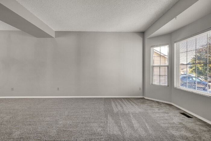 8720 Massey Cir - Photo 4 of 29