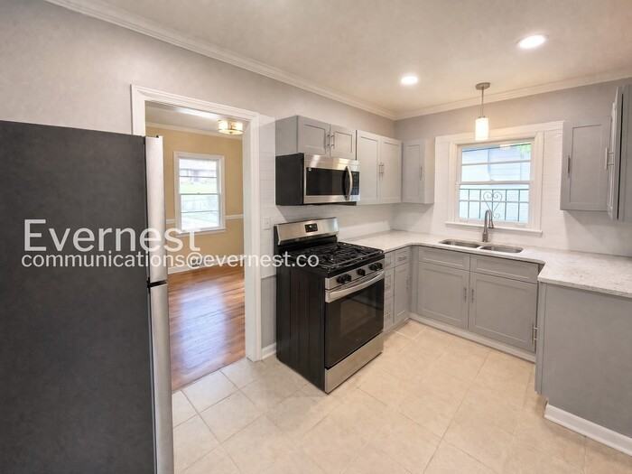 1728 Valencia Rd - Photo 3 of 21