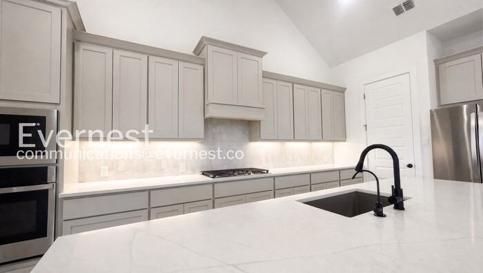 1447 Cowan Run - Photo 4 of 23