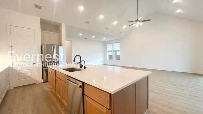 1447 Cowan Run - Photo 6 of 23