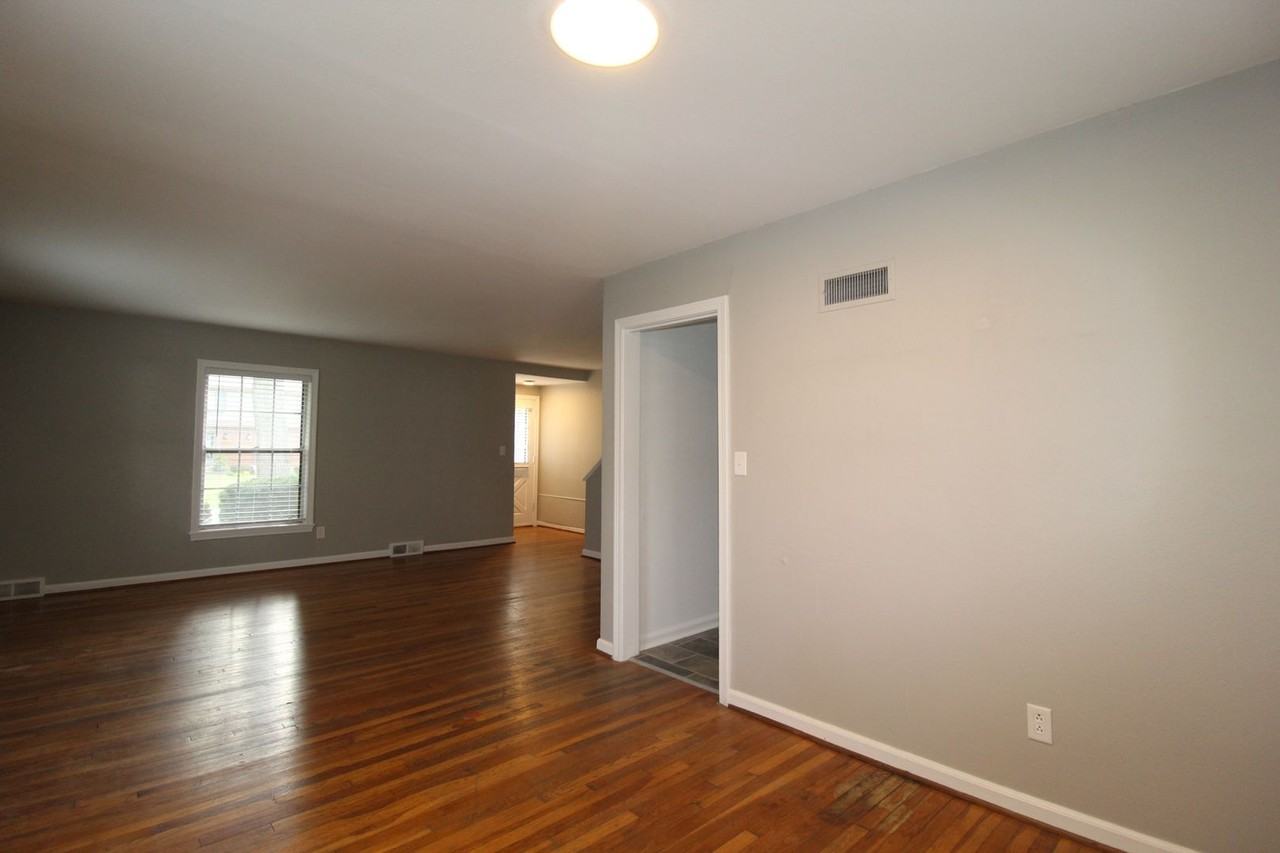 7518 Terrace St - Photo 5 of 14