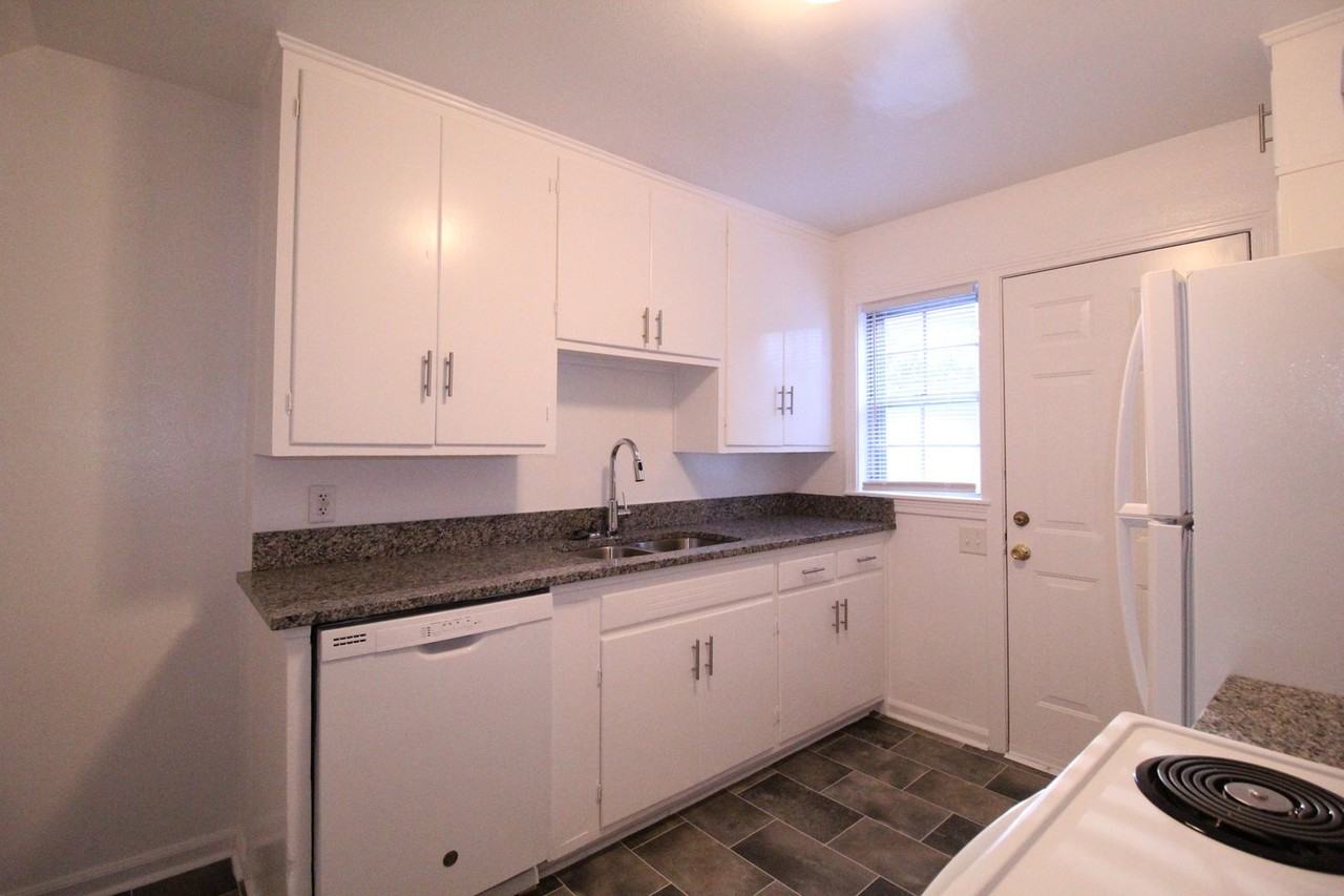 7518 Terrace St - Photo 6 of 14
