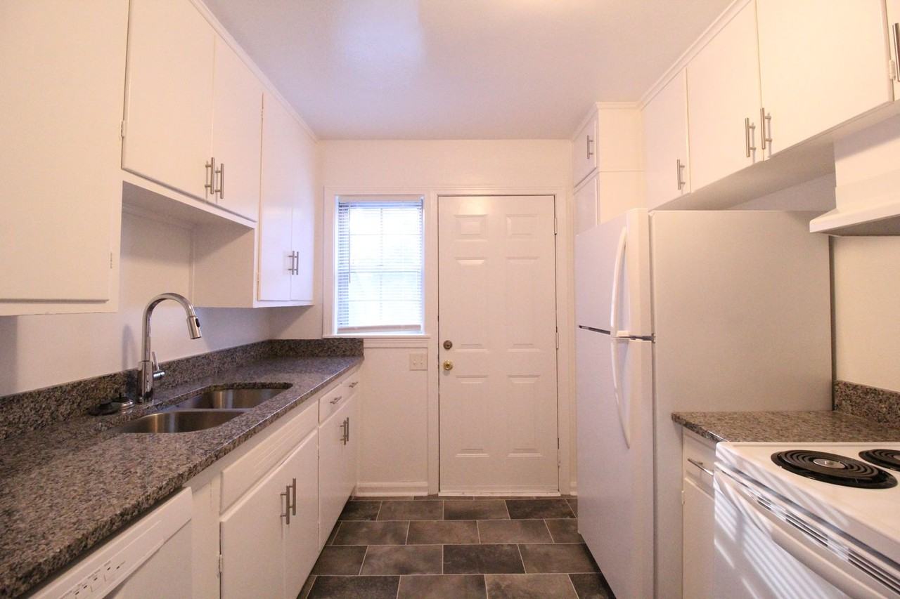 7518 Terrace St - Photo 7 of 14
